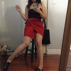 ✨ beautiful vintage red leather skirt ✨